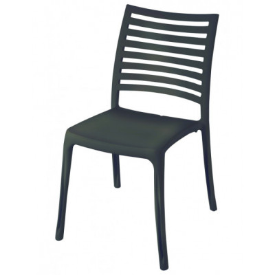Chaise monobloc... 2